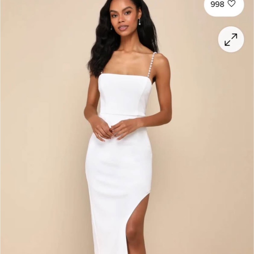 Elegant White Sleeveless Dress